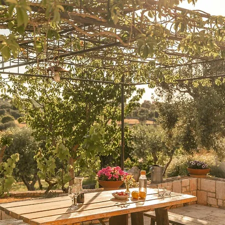 Traditional Trullo With Pool Hébergement de vacances