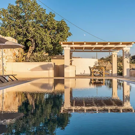 Traditional Trullo With Pool オストゥーニ