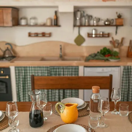 Vakantiehuis Traditional Trullo With Pool *
