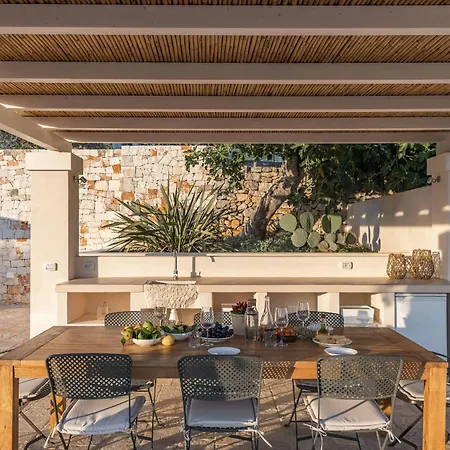 Vakantiehuis Traditional Trullo With Pool *